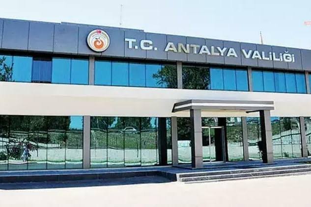 Antalya Valiliğinde görevli 2 müdürün 'akraba kayırma' iddiasına inceleme  başlatıldı - Evrensel