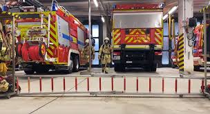 Es wurde entschieden, dass der flüssige inhalt aus dem beschädigten gefahrguttank abgepumpt werden muss. Chempark On Twitter Weihnachtsspeck Nicht Bei Der Chempark Werkfeuerwehr Leverkusen Seht Selbst Https T Co Okau82myvz Danke An Chemieknapsack Fur Die Nominierung Wir Nominieren Die Geschatzten Kollegen Der Feuerwehr Krefeld Und Dormagen