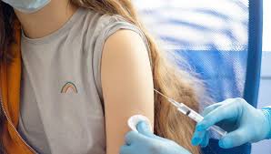 Die ständige impfkommission (stiko) hat in der pandemie keine generelle impfempfehlung für gesunde kinder und jugendliche ab zwölf jahren ausgesprochen. Xx5ja9h1iyfnom