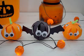 In diesem video zeige ich euch wie man mit einer perle, draht oder pfeifenputzer eine spinne bastelt. 1001 Ideen Fur Halloween Deko Basteln Fur Kinder Und Erwachsene