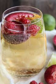 Virgin Sangria A La Peche Et Aux Framboises Sans Alcool Aime Mange Recette Sangria Peche Aperitif Sans Alcool Apero Sans Alcool