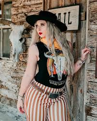 Long hair looks charming and feminine so it is always popular no matter how the hair trends vary. 10 Stunning Cowgirl Hairstyles To Try In 2021 Hairstyle Camp
