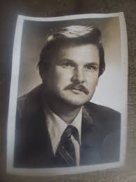 Reminds me of my father who died in 1978🎚