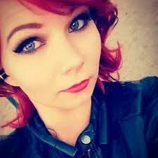 Julie Heaps's Instagram, Twitter & Facebook