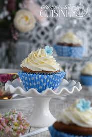 Cupcakes A La Vanille Et Creme Au Beurre A La Vanille Amour De Cuisine En 2020 Creme Au Beurre Vanille Cupcakes A La Vanille Recette Cupcake