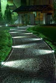 allees de jardin creatives pour votre exterieur archzine fr front yard landscaping design walkway landscaping garden path lighting