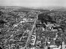 Die Konigstrasse Bindet Den Stuttgarter Hauptbahnhof Mit Seinem Schlossgartenflugel In Den Stadtorganismus Harmonisch Stuttgart Hauptbahnhof Historische Bilder