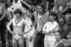 5 / 6 | legendárna rumunská gymnastka nadia comaneciová prichádza na slávnostné odovzdávanie prestížnych športových cien laureus world sports awards v berlíne 17. Die Geschichte Von Nadia Comaneci Ein Modernes Marchen Wundaba