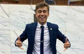 Recordista em votos para deputado federal, Nikolas puxa bolsonaristas em MG | Eleições 2022 | Valor Econômico