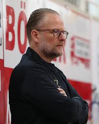 🏒 Füchse-Coach im DEL-Halbfinale 🏒 Christof Kreutzer als Serien-Manager  in Deutschlands höchster Eishockeyliga 🦊 Das vollständige Interview findet  Ihr auf unserer Website ➡️ Link in der Bio/Story 📷 Thomas Heide #lfx  #lausitzerfüchse #