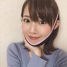 小顔ベルト いいもの見つけちゃった 小顔美人使ってるんだけど 周りから顔ちっちゃくなった って聞かれてこれをオススメしてる catmoz catmozlife 小顔美人 小顔 小顔マッサージ 美容 フェイシャルエステ 美意識 顔痩せ