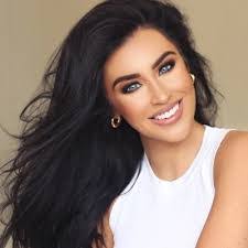 Beth Bosco's Instagram, Twitter & Facebook