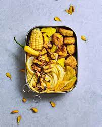 Yellow Foods Bento Spectrumbento I Took Almost All Of The Ingredients Of Yesterday S Yellow Food Flatlay And Made It Into M Food Flatlay Yellow Foods Food