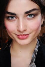 Si te sacas las cejas con pinzas o con hilos, el tiempo promedio que te tomará para que tus cejas vuelvan a crecer es de unos 56 días: Cejas Baby Keresa