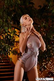 Eva Elfie makes love to her boyfriend while on vacation