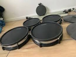 All are constructed from hard black plastic with a softer rubber coating covering just under half of the playing surface. Dm 10 Musikinstrumente Und Zubehor Gebraucht Kaufen Ebay Kleinanzeigen