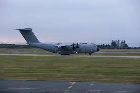 Nach sehr langem kreisen über kabul ist ein a400m der #bundeswehr in kabul vor einigen minuten gelandet. Xcuyre7chysv1m