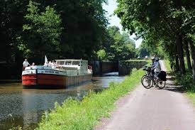 The canal de nantes à brest is a canal which links the two cities of nantes and brest through inland brittany. Parcourir Le Canal De Nantes A Brest