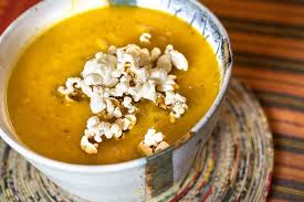 Soupe De Courge Butternut Et Popcorn Recette Epices De Cru Recipe In 2020 Cream Sauce Recipes Spice Recipes Butternut Soup