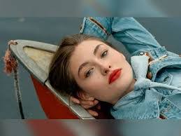 Dana Mathers's Instagram, Twitter & Facebook