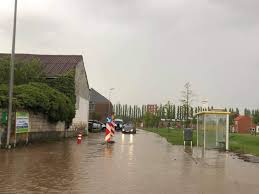 Het regent hard en het hagelt ook op sommige plaatsen. Intense Buien Trekken Over Limburg Wateroverlast In Tongere Het Nieuwsblad Mobile