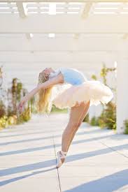 Dance Photography Ballet En Pointe Senior Portrait Ideas For Girls Dance Photography Beach Dance Photography Dance Pictures