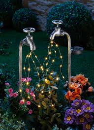 Diese gartendusche lässt sich einfach an ihren gartenschlauch zur kaltwasserversorgung anschließen. Solarleuchten Solarlampen Fur Den Garten Kaufen Brigitte Hachenburg