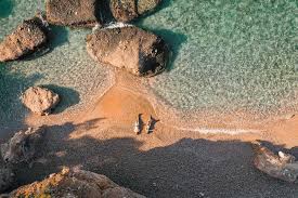 Son yıllarda türk misafirlerimizin de rotalarının bir bölümüne veya tamamını yunan adalarına çevirmeyi tercih etmekteler, yunan adaları bir çok ünlü koylara sahiptir. Datca Nin En Guzel Plajlari Bukleri Koylari Yolda Bi Blog