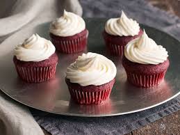 Frosting Der Susse Food Trend Aus Amerika Dessert Rezepte Dessert Ideen Red Velvet Cupcakes