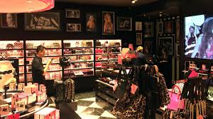 Un violento asalto se produjo este viernes en la joyería mosso del mall alto las condes. As P Nueva Tienda Alto Las Condes