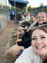 SinMob woo girls showing support last night. Came into Sunday 3-2 and won  our first Sunday game.