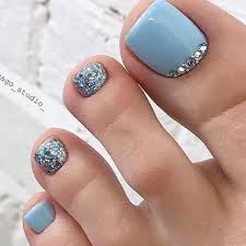 Las uñas de porcelana solo le quedan bien a quienes tengan las uñas anchas, y las manos largas, o mejor dicho, proporcionadas. Pedicuras Ideales Siguenos Para Ver Mas Disenos Unas Nails Manicura Manicura Unas Acrilicas En Pies Unas De Pies Sencillas Unas Pies Decoracion