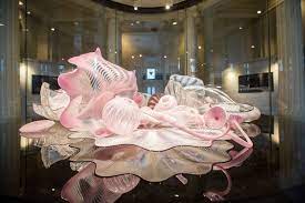 Inside The Most Visually Arresting Art Installation Of The Year Chihuly Glass Art Sculpture Glass Art Products
