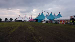 Een plattegrond is een schematische afbeelding van een ruimtelijk gebied of object op een plat vlak in een verkleinde schaal. Festivalrapport Jera On Air 2017 Viert Verjaardag In Stijl Festileaks Com