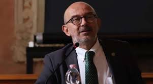 A cura di francesco cecchetti e giulia pecchini. In Morte Di Un Preside Dopo Il Suicidio Di Vittore Pecchini Inizia Il Rimpallo Di Responsabilita Cronache