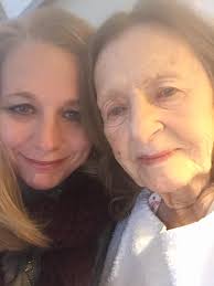 My mom passed away just a little while ago. Please keep our family in  prayer, especially us 6 siblings.