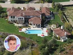 Justin Bieber Villa A Calabasas La 6 5 Milioni Di Dollari Celebrity Houses House Styles Appartment