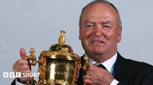 Sir Graham Henry takes short-term coaching role at Leinster