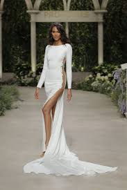 I nostri abiti da sposa sono realizzati completamente a milano, con tessuti italiani di grande qualità secondo la migliore tradizione sartoriale che portiamo avanti da oltre 40 anni. I Migliori Stilisti Italiani Di Abiti Da Sposa