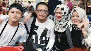 Terlihat selang nasogastrik terpasang di hidungnya. Pengakuan Keluarga Tentang Kondisi Lina Mantan Istri Sule Sebelum Meninggal News Entertainment Fimela Com