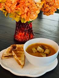 Country music super star trisha yearwood tells us about her tour with her husband, garth brooks, her highly anticipated new album and shows us how to make a. Trisha Yearwood I M No Food Stylist But Nothing Says Fall Like Tomato Bisque With Homemade Croutons I May Have Taken A Bite Out Of The Cheese Sandwich Before I Snapped The