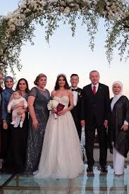 Mesut özil und seine freundin amine gülşe sorgen im netz für wilde spekulationen: Amine Gulse Prinzessinnenkleid Fur Hochzeit Mit Mesut Ozil Gala De