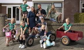 Een huis vol in quarantaine volgen we de familie jelies in deze buitengewone coronatijd. Een Huis Vol Gezinsuitbreiding Op Komst