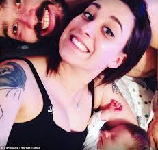 Bà mẹ 28 tuổi vắt sữa đầy 3 tủ đông, tặng cho 20 gia đình