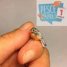 It is considered to be the smallest bird in the entire world. This Photo Of The Smallest Bird In The World Actually Shows A Work Of Art