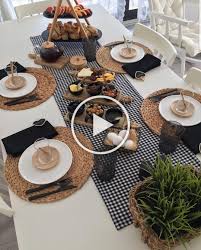 This table setting guide includes eclectic and formal examples that will be sure to make your next gathering a sensational celebration. Pin By Mochas And Mimosas Recipes On Diy Crafts Dinner Table Decor Table Setting Decor Dinner Table Setting