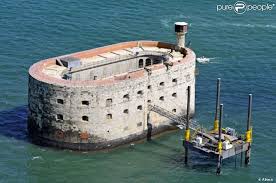 Survol de france est un site collaboratif présentant des photos aériennes de toute la france. Le Fort Boyard En Charente Maritime Purepeople