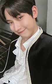 Get ready for the journey of 23 applicants with the dream of debuting on. ëƒ¥ì› On Twitter In 2021 Photo Cards Photocard Reasons To Smile