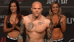 Anthony smith sub wins 12 decisions wins 2 рост 193 см размах рук 197 см вес 84 кг возраст 32 ufc №6 средний вес кикбоксинг, бжж. Anthony Smith Returns To The Octagon At Ufc 261 Against Jimmy Crute Bjpenn Com