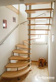 Pratique et esthétique, l'escalier en colimaçon est une option qui vous permet de gagner de la place. Fut Central Escalier Colimacon Art Escaliers